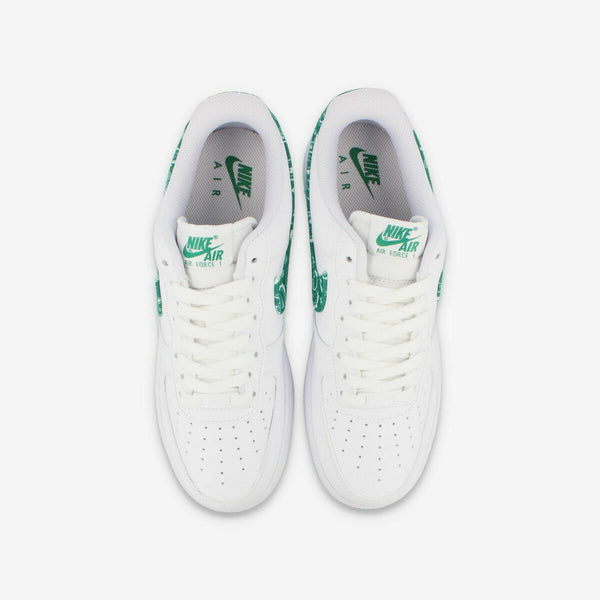 NIKE WMNS AIR FORCE 1 '07 ESSENTIALS WHITE/MALACHITE/WHITE/WHITE PAISLEY