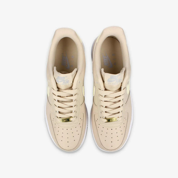 NIKE WMNS AIR FORCE 1 '07 SANDDRIFT/COCONUT MILK/WHITE-WOLF GREY