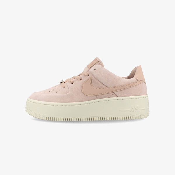 NIKE WMNS AIR FORCE 1 SAGE LOW PARTICLE BEIGE/PARTICLE BEIGE/PHANTOM