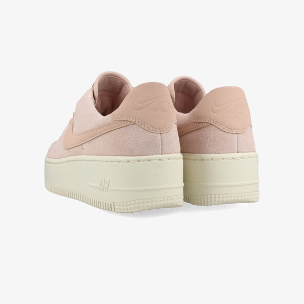 NIKE WMNS AIR FORCE 1 SAGE LOW PARTICLE BEIGE/PARTICLE BEIGE/PHANTOM