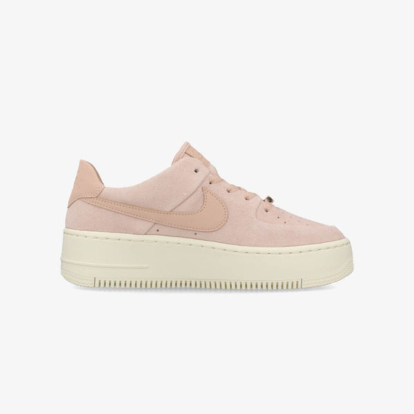 NIKE WMNS AIR FORCE 1 SAGE LOW PARTICLE BEIGE/PARTICLE BEIGE/PHANTOM