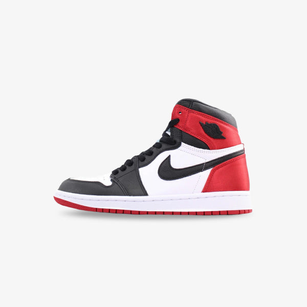 NIKE WMNS AIR JORDAN 1 RETRO HIGH SATIN BLACK/WHITE/UNIVERSITY RED 【BLACK TOE】【つま黒】