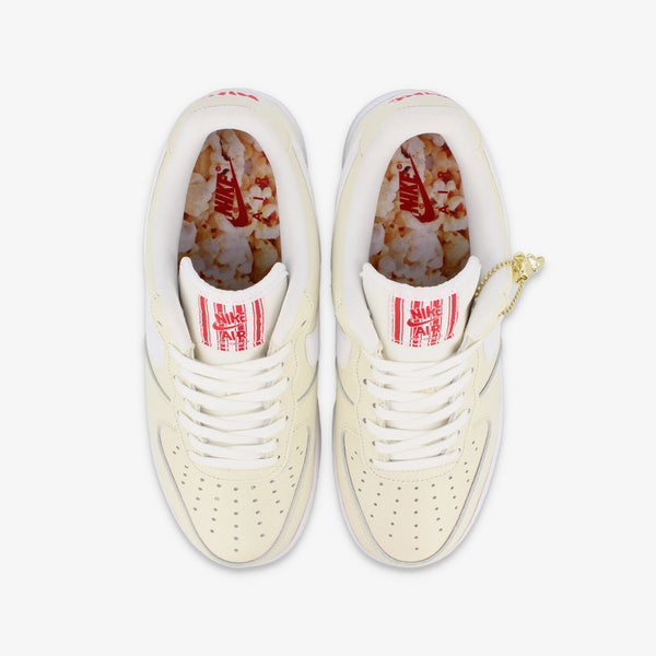 NIKE AIR FORCE 1 '07 PREMIUM EMB COCONUT MILK/WHITE/UNIVERSITY RED 【POPCORN】