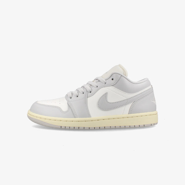 NIKE WMNS AIR JORDAN 1 LOW SAIL/NEUTRAL GREY/COCONUT MILK