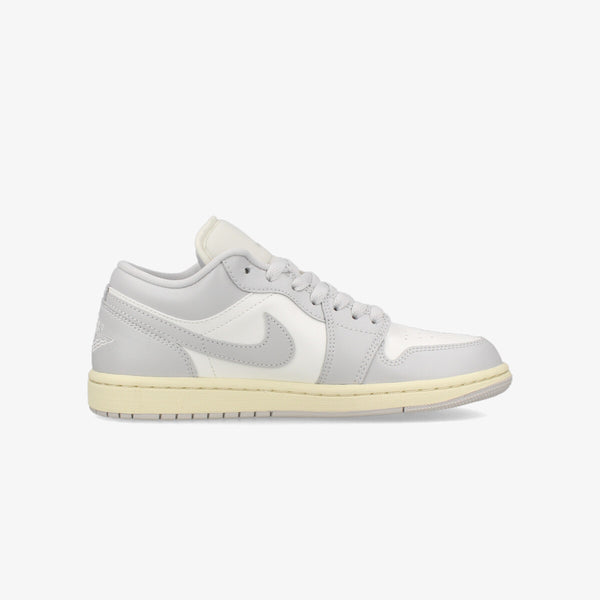 NIKE WMNS AIR JORDAN 1 LOW SAIL/NEUTRAL GREY/COCONUT MILK