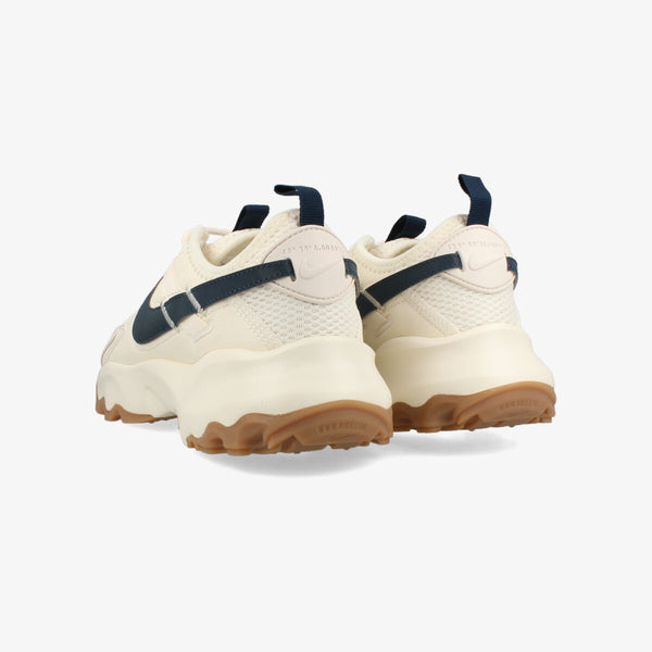 NIKE WMNS TC 7900 PALE IVORY/GUM LIGHT BROWN/ARMORY NAVY