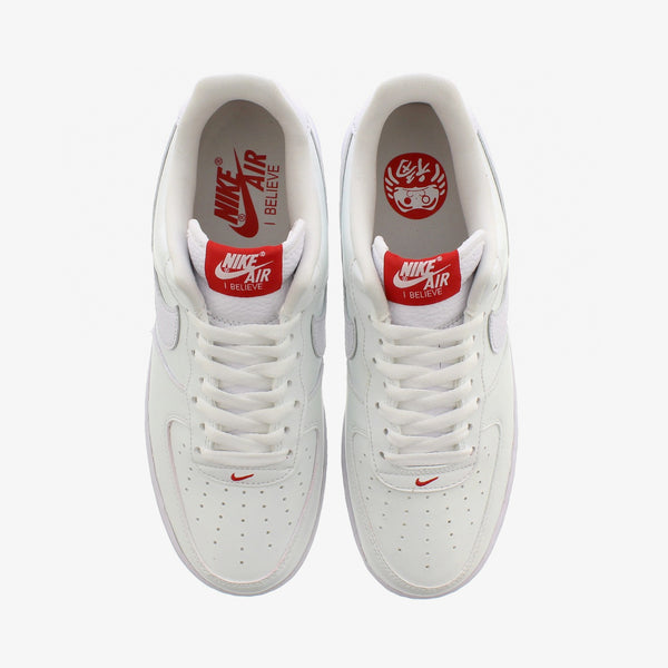 NIKE AIR FORCE 1 '07 PRM WHITE/WHITE/UNIVERSITY RED 【I BELIEVE/타루마】