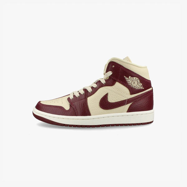 NIKE WMNS AIR JORDAN 1 MID SE BEACH/CHERRYWOOD RED