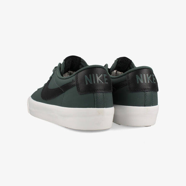 NIKE SB BLAZER LOW PRO GT VINTAGE GREEN/SUMMIT WHITE/BLACK