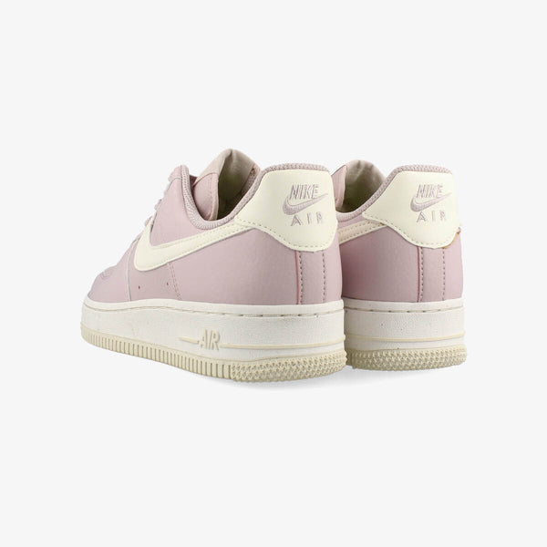 NIKE WMNS AIR FORCE 1 '07 NEXT NATURE PLATINUM VIOLET/SAIL/COCONUT MILK/VOLT