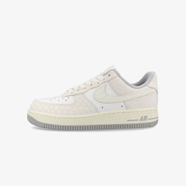 NIKE WMNS AIR FORCE 1 '07 SUMMIT WHITE/SUMMIT WHITE/SAIL