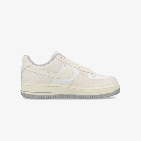 NIKE WMNS AIR FORCE 1 '07 SUMMIT WHITE/SUMMIT WHITE/SAIL