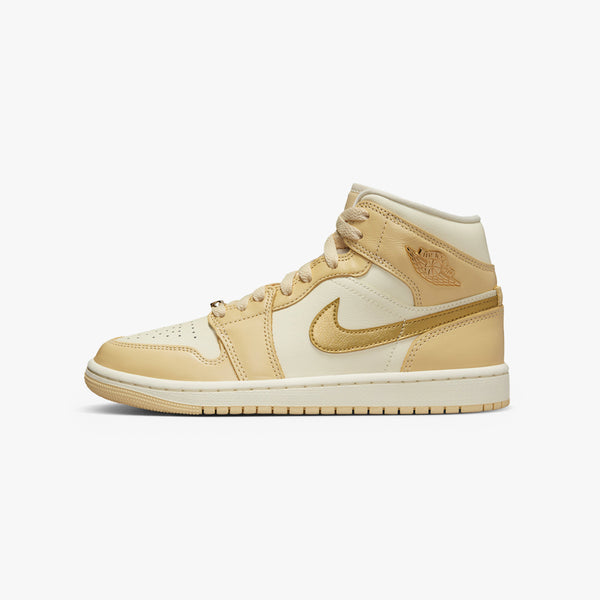 NIKE WMNS AIR JORDAN 1 MID 【PALE VANILLA GOLD】 PALE VANILLA/METALLIC GOLD/COCONUT MILK/SAIL