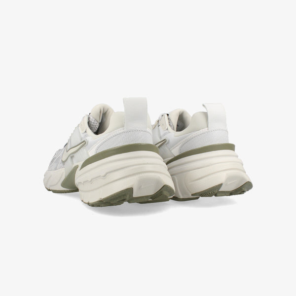 NIKE WMNS V2K RUN PHOTON DUST/LIGHT SILVER/SUMMIT WHITE