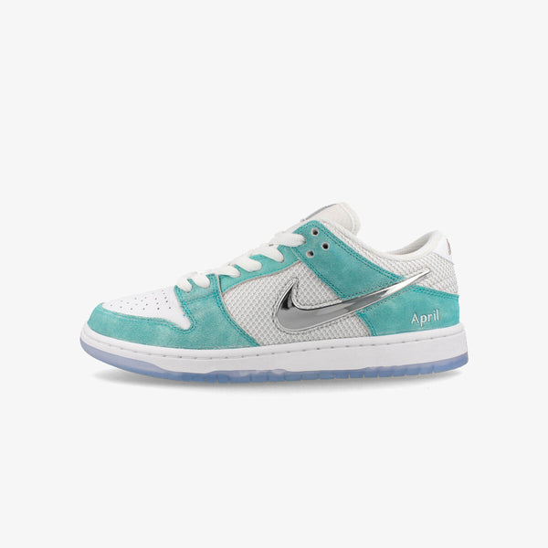 NIKE SB DUNK LOW PRO QS 
TURBO GREEN/METALLIC SILVER/TURBO GREEN