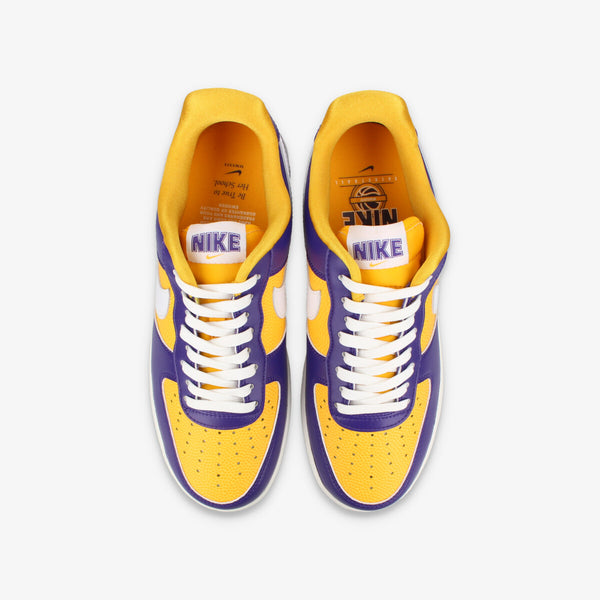 NIKE WMNS AIR FORCE 1 LOW 【BE TRUE TO HER SCHOOL LSU】 COURT PURPLE/WHITE/UNIVERSITY GOLD/SAIL