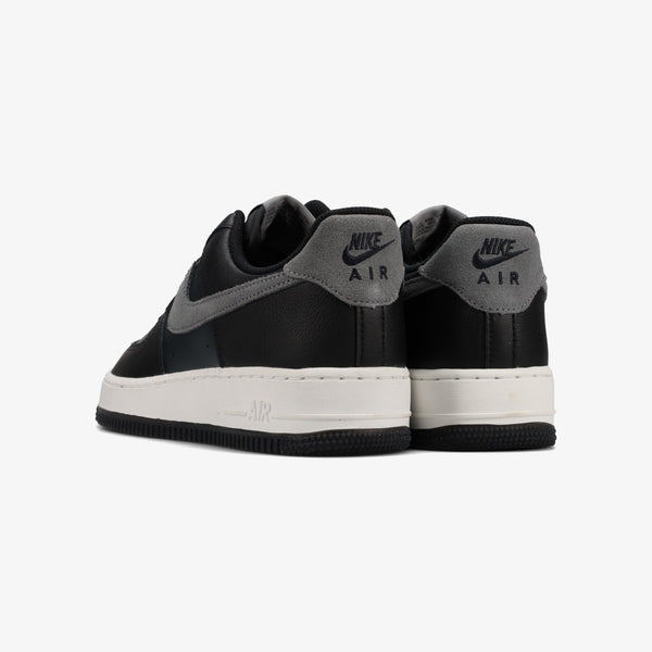 NIKE AIR FORCE 1 '07 LV8 BLACK/SMOKE GREY/DARK SMOKE GREY