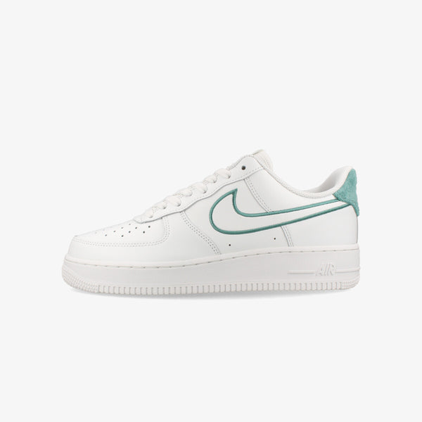 NIKE AIR FORCE 1 '07 LV8 SUMMIT WHITE/SUMMIT WHITE/BICOASTAL