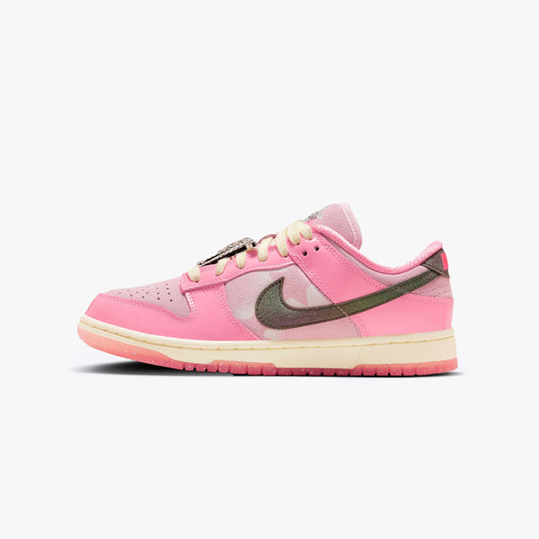 NIKE WMNS DUNK LOW LX 【BARBIE】 PINK FOAM/PALE VANILLA/BLACK/LOTUS PINK