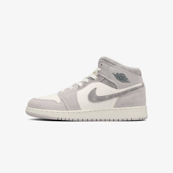 NIKE AIR JORDAN 1 MID SE GS NEUTRAL GREY/SAIL/SMOKE GREY