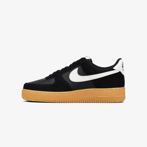 NIKE AIR FORCE 1 '07 LV8 BLACK/SUMMIT WHITE/GUM LIGHT BROWN