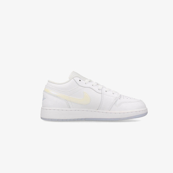 NIKE AIR JORDAN 1 LOW SE GS WHITE/ICE BLUE/SUMMIT WHITE