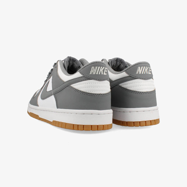 NIKE DUNK LOW GS 【REFLECTIVE GREY】 WHITE/LIGHT IRON ORE/GUM LIGHT BROWN/SMOKE GREY