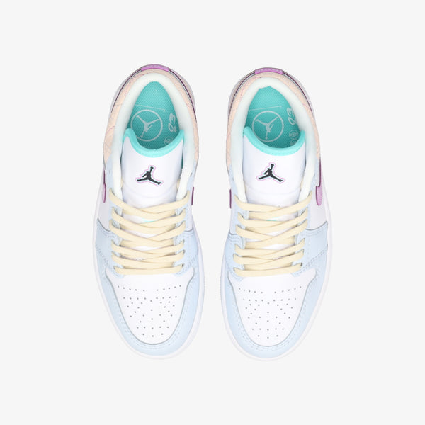 NIKE WMNS AIR JORDAN 1 LOW SE WHITE/WHITE/BLUE TINT/RUSH FUCHSIA