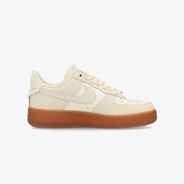 NIKE WMNS AIR FORCE 1 '07 LX SAIL/COCONUT MILK/GUM MED BROWN