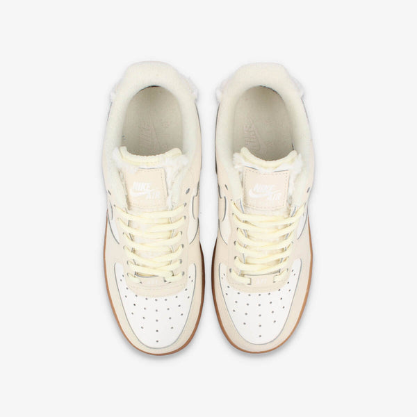 NIKE WMNS AIR FORCE 1 '07 LX SAIL/COCONUT MILK/GUM MED BROWN