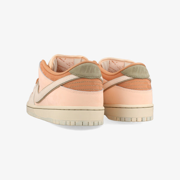 NIKE SB DUNK LOW PRO PREMIUM 【TROCADERO GARDENS】 AMBER BROWN/GUAVA ICE/CRIMSON TINT/HEMP/NEUTRAL OLIVE/PALE IVORY