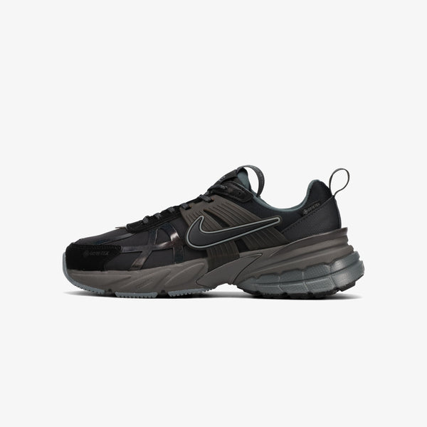 NIKE WMNS V2K RUN GTX BLACK/IRON GREY/MEDIUM ASH/BLACK