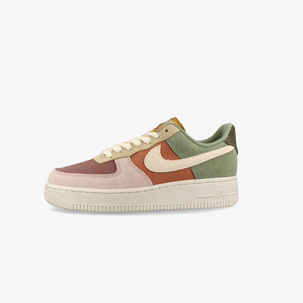 NIKE WMNS AIR FORCE 1 '07 LX 【OIL GREEN】 OIL GREEN/TERRA BLUSH/SESAME/PALE IVORY