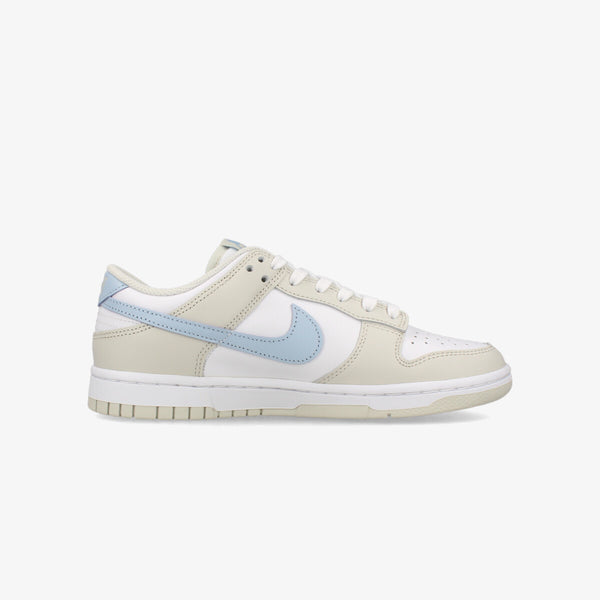 NIKE WMNS DUNK LOW WHITE/LIGHT ARMORY BLUE/LIGHT BONE