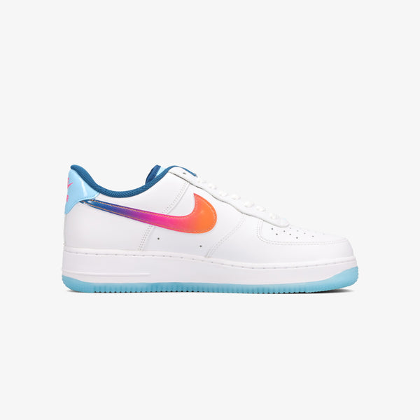 NIKE AIR FORCE 1 07 PRM WHITE/COURT BLUE/HYPER PINK/BRIGHT MANDARIN/AQUARIUS BLUE