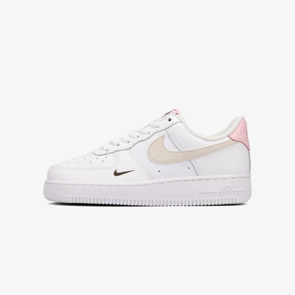 NIKE WMNS AIR FORCE 1 '07 WHITE/LIGHT OREWOOD BROWN/PINK FOAM