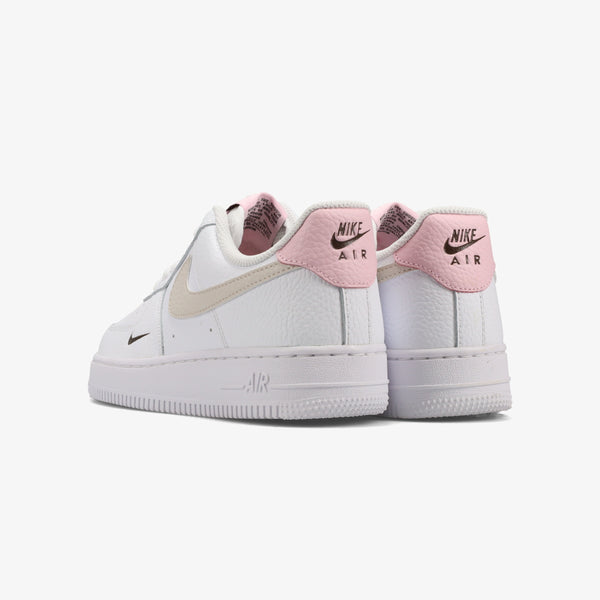 NIKE WMNS AIR FORCE 1 '07 WHITE/LIGHT OREWOOD BROWN/PINK FOAM