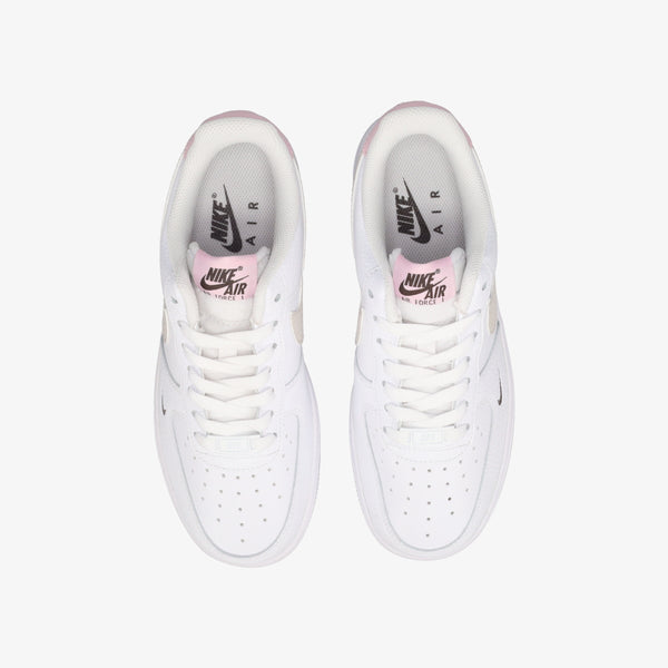 NIKE WMNS AIR FORCE 1 '07 WHITE/LIGHT OREWOOD BROWN/PINK FOAM