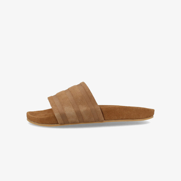 adidas ADILETTE SUEDE SLIDES BROWN DESERT/BROWN DESERT/GUM