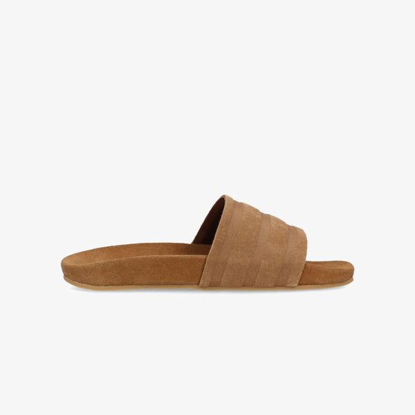 adidas ADILETTE SUEDE SLIDES BROWN DESERT/BROWN DESERT/GUM