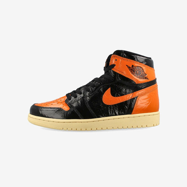 NIKE AIR JORDAN 1 RETRO HIGH OG BLACK/PALE VANILLA/STARFISH [SHATTERED BACKBOARD 3.0]