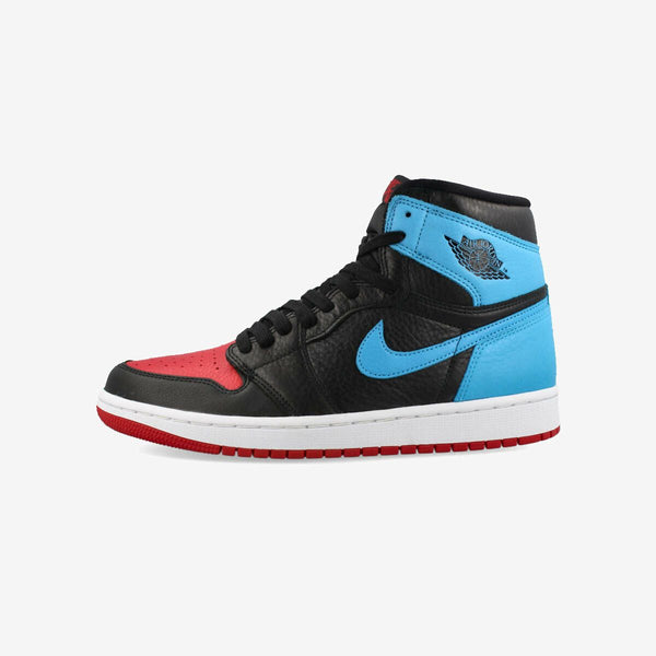 NIKE WMNS AIR JORDAN 1 HIGH OG BLACK/DK POWDER BLUE/GYM RED [UNC TO CHICAGO]