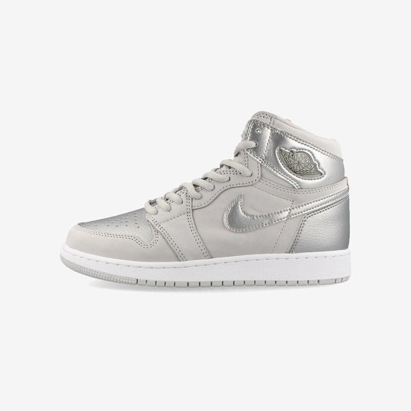 NIKE AIR JORDAN 1 RETRO HIGH OG GS CO.JP NEUTRAL GREY/METALLIC SILVER/WHITE [TOKYO]