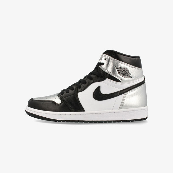 NIKE WMNS AIR JORDAN 1 RETRO HIGH OG BLACK/BLACK/METALLIC SILVER [SILVER TOE]