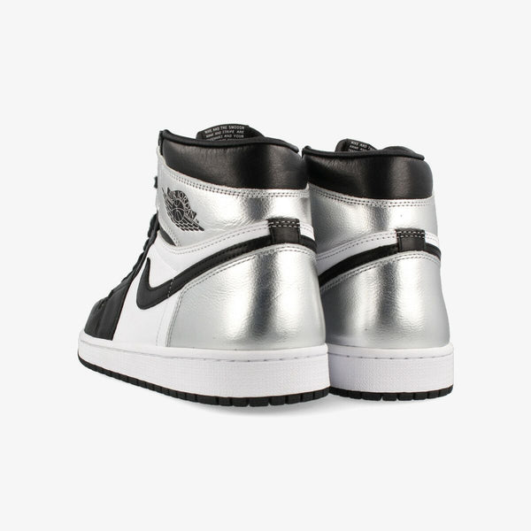 NIKE WMNS AIR JORDAN 1 RETRO HIGH OG BLACK/BLACK/METALLIC SILVER [SILVER TOE]