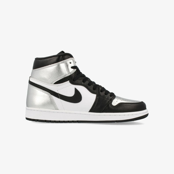 NIKE WMNS AIR JORDAN 1 RETRO HIGH OG BLACK/BLACK/METALLIC SILVER [SILVER TOE]