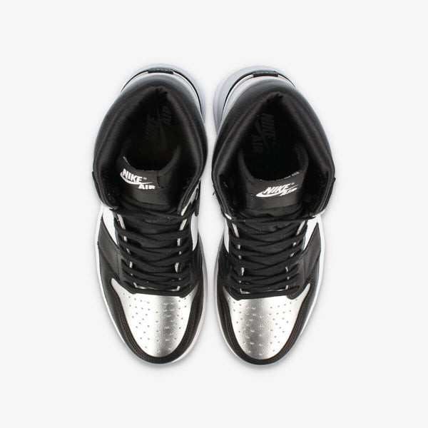 NIKE WMNS AIR JORDAN 1 RETRO HIGH OG BLACK/BLACK/METALLIC SILVER [SILVER TOE]