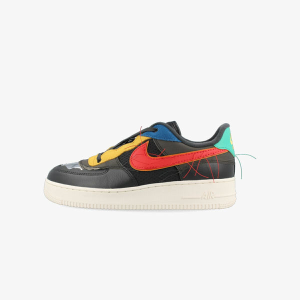 NIKE AIR FORCE 1 LOW DARK SMOKE GRAY/TRACK RED [BHM]