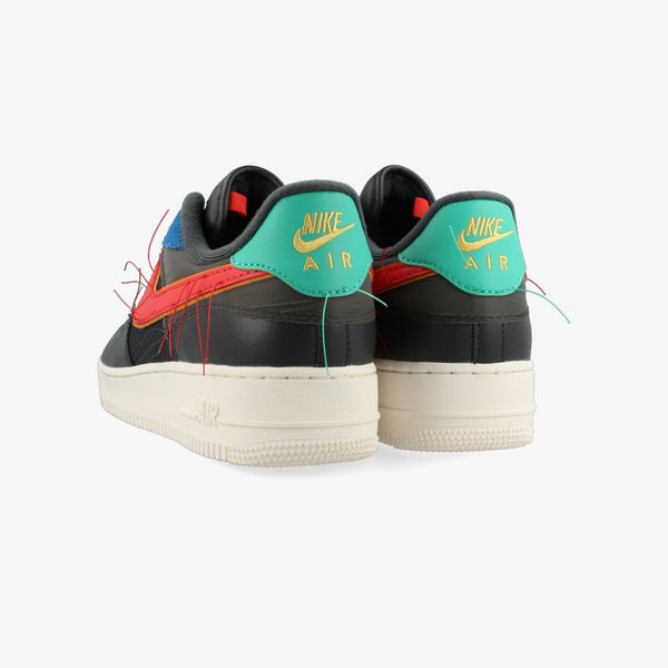 NIKE AIR FORCE 1 LOW DARK SMOKE GRAY/TRACK RED [BHM]