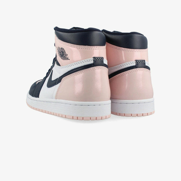 NIKE WMNS AIR JORDAN 1 RETRO HIGH OG SE ATMOSPHERE/WHITE/LASER PINK/OBSIDIAN